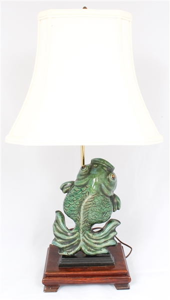 CHINESE CERAMIC FIGURAL GOLDFISH TABLE LAMP 