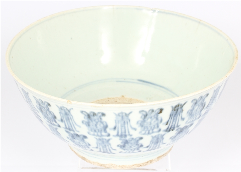 18TH CENTURY CHINESE BLUE AND WHITE PORCELAIN BOWL