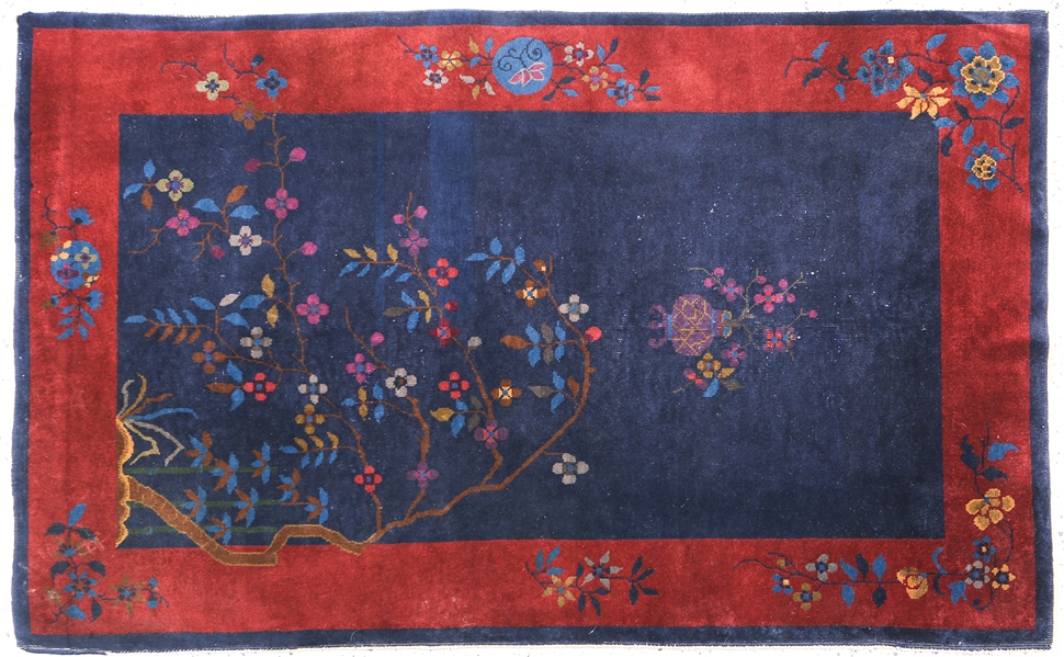 MID-CENTURY CHINESE RUG WITH FLOWER DESIGN