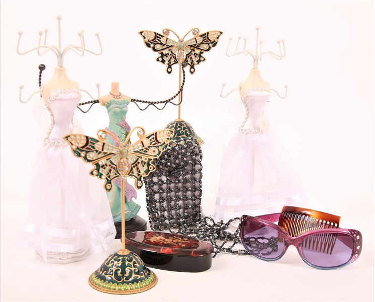 WOMENS JEWELRY STANDS, SUNGLASSES, & ACCESSORIES