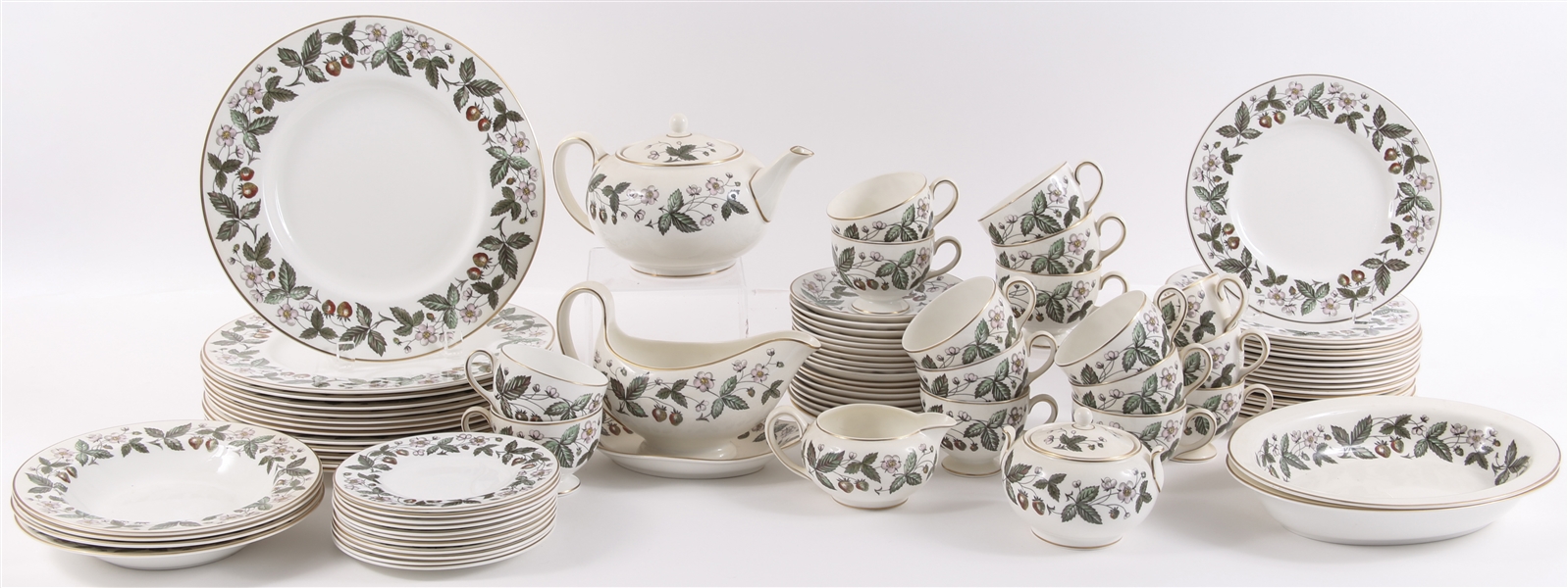WEDGWOOD STRAWBERRY HILL DINNER SERVICE - LOT OF 86
