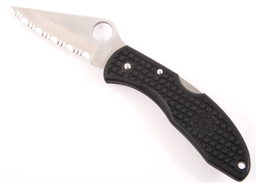 SPYDERCO DELICA 4 SERRATED WHARNCLIFFE POCKET KNIFE