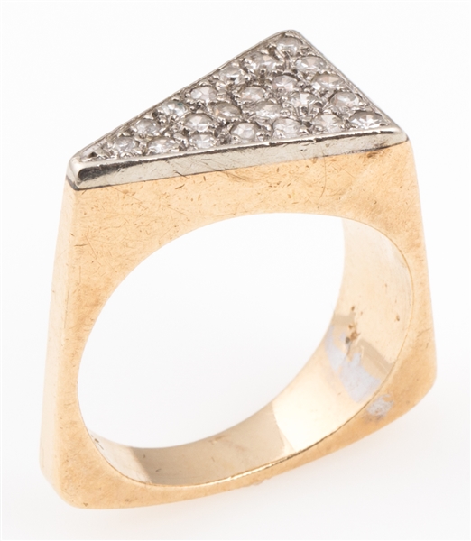 14K YELLOW GOLD TRIANGLE DIAMOND CLUSTER RING