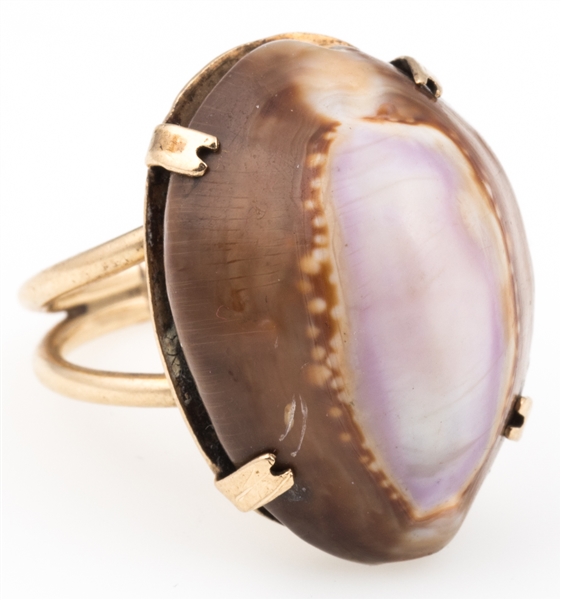 10K YELLOW GOLD COWRIE SHELL RING