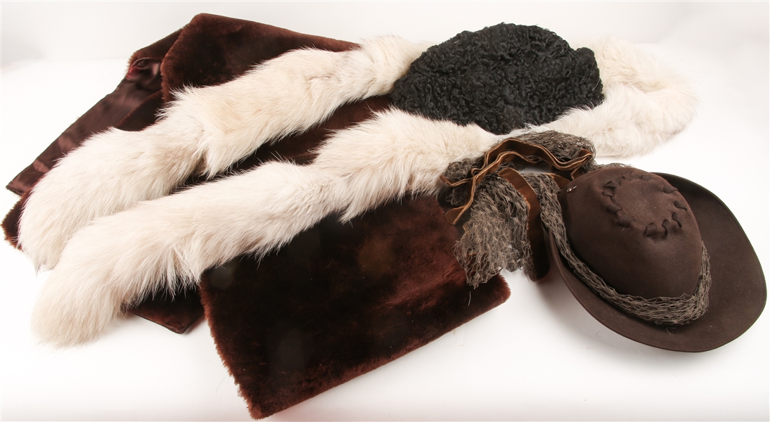 20TH C. WOMENS FUR & SYNTHETIC FUR HATS & STOLES