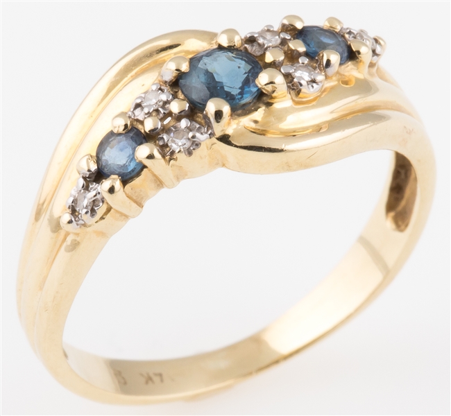 14K GOLD RING WITH BLUE SAPPHIRE STONES