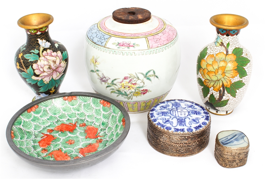 CHINESE ITEMS - CLOISONNE, PORCELAIN AND TRINKET BOXES