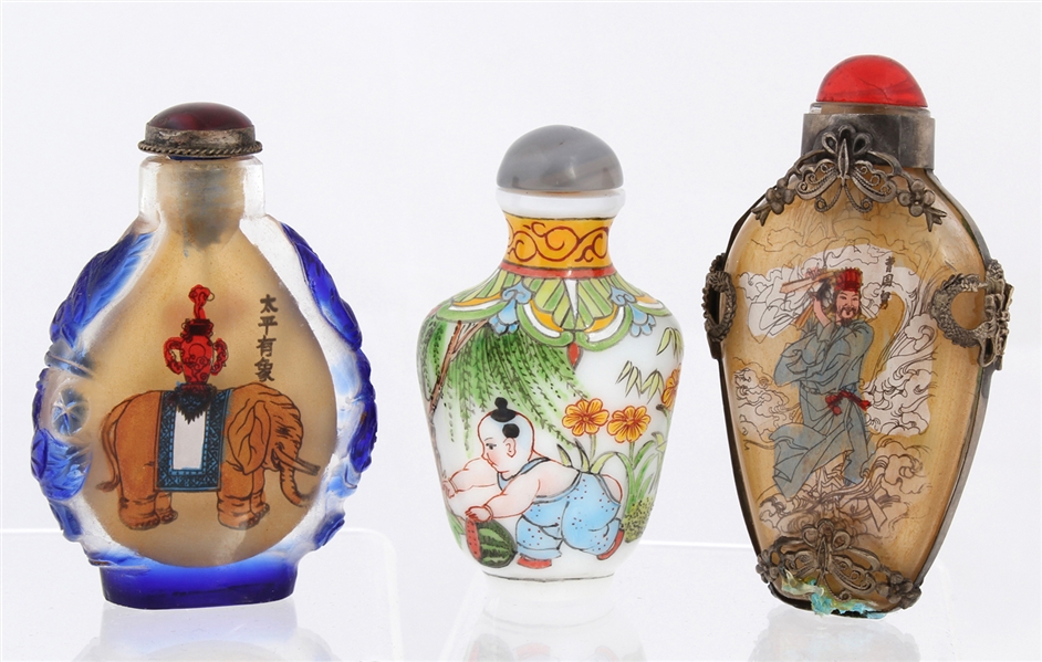 CHINESE GLASS SNUFF BOTTLES LOT OF 3