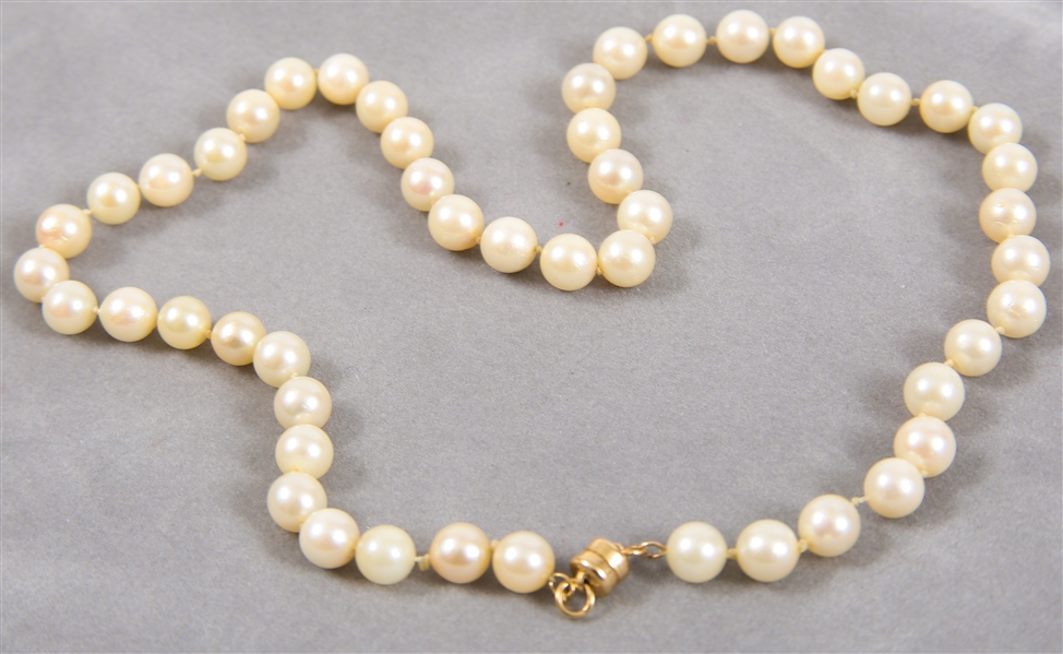 Lot Detail - STRAND OF PEARLS WITH MAGNETIC CLASP