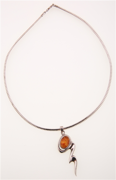 STERLING SILVER NECKLACE WITH AMBER PENDANT