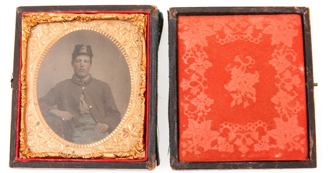 CIVIL WAR US SOLDIER 1/6 PLATE COLORED TINTYPE