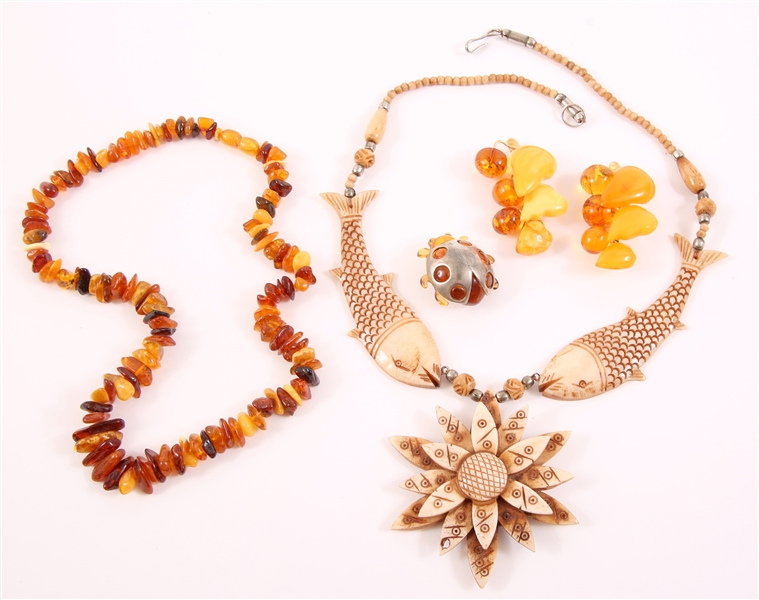 AMBER AND BEADED NECKLACES AND BROOCHES - LOT OF 5