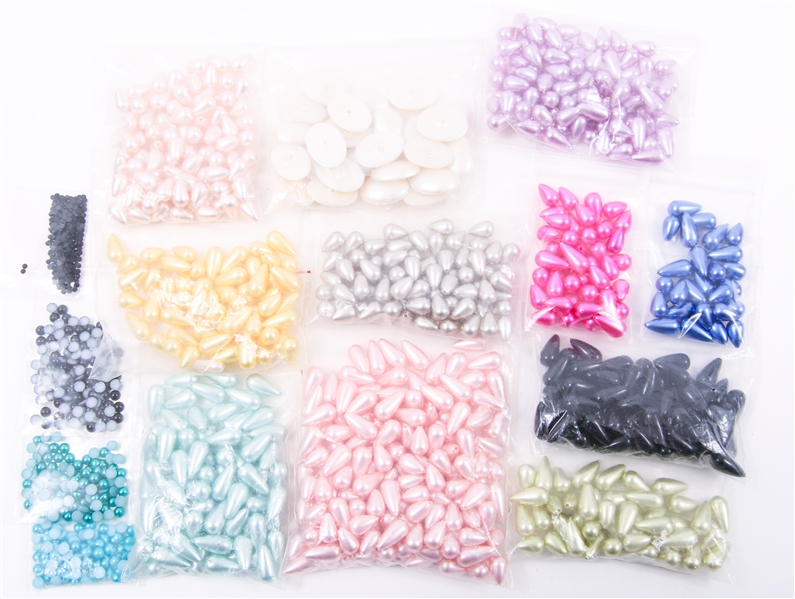 LOOSE BEADS & EMBELLISHMENTS - PLASTIC PEARLS