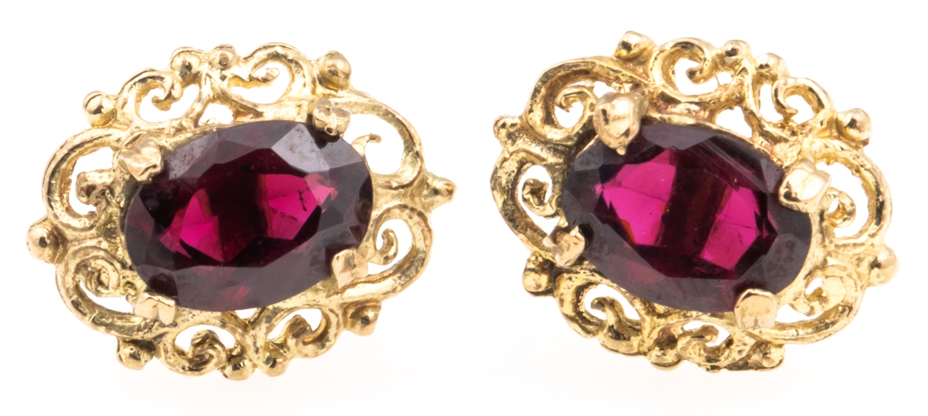 9K YELLOW GOLD GARNET EARRINGS