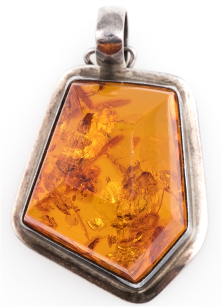 STERLING SILVER AMBER PENDANT 