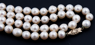 STRAND OF BAROQUE PEARLS WITH 14K YELLOW GOLD CLASP