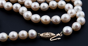STRAND OF BAROQUE PEARLS WITH 14K YELLOW GOLD CLASP