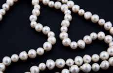 STRAND OF BAROQUE PEARLS WITH 14K YELLOW GOLD CLASP