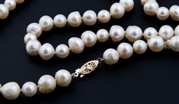 STRAND OF BAROQUE PEARLS WITH 14K YELLOW GOLD CLASP