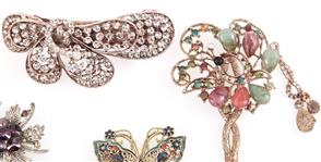 COSTUME JEWELRY PENDANTS, BROOCH PINS AND HAIR PIECES