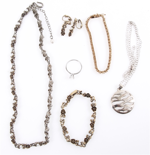WOMENS COSTUME JEWELRY - LOT OF 6