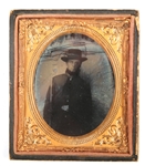 CIVIL WAR ERA 1/6 DAGUERREOTYPE PORTRAIT OF A SOLDIER