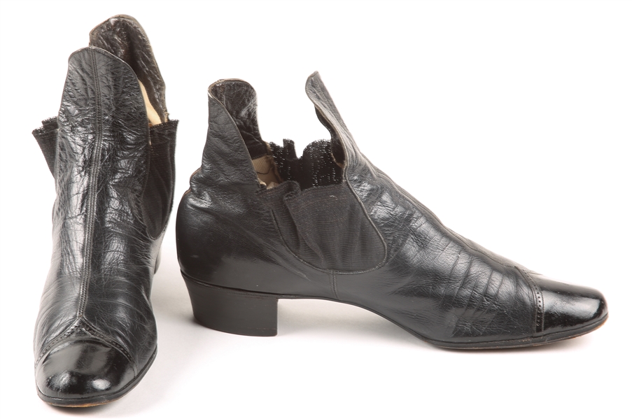 EARLY 20TH C. LEATHER WOMENS ANKLE BOOTS