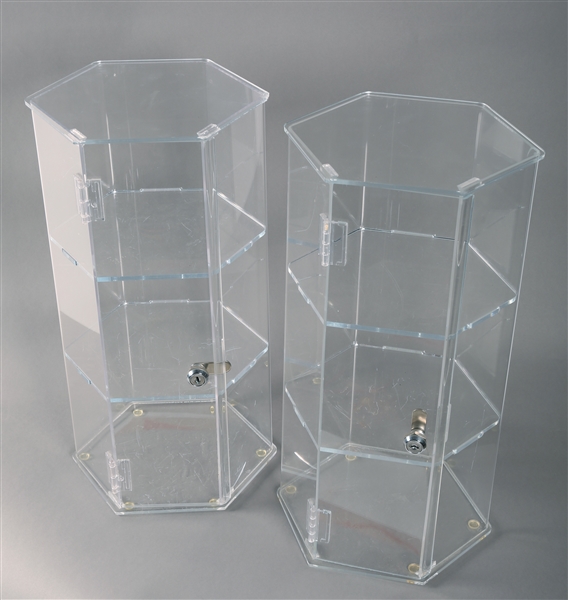 SIX-SIDED LOCKABLE ACRYLIC DISPLAY CASES  