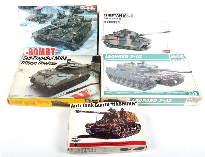 1/35TH AND 1/48TH SCALE MODEL TANK LOT OF 5