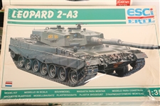 1/35TH AND 1/48TH SCALE MODEL TANK LOT OF 5