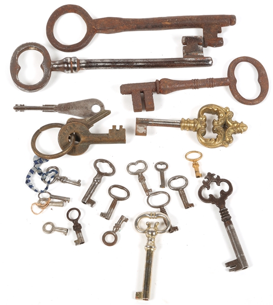 19TH AND 20TH C. KEYS LOT OF 22