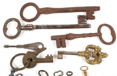 19TH AND 20TH C. KEYS LOT OF 22