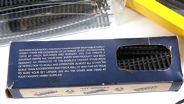 HO GAUGE MODEL TRAIN TRACKS & TRANSFORMERS