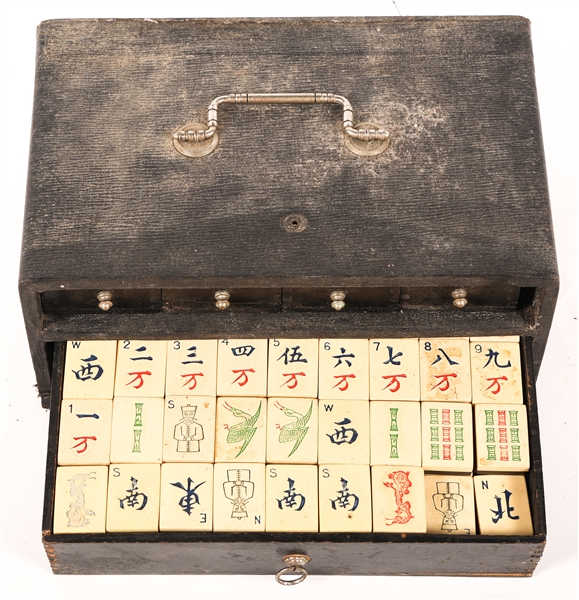 EARLY 20TH CENTURY PUNG CHOW MAHJONG SET 