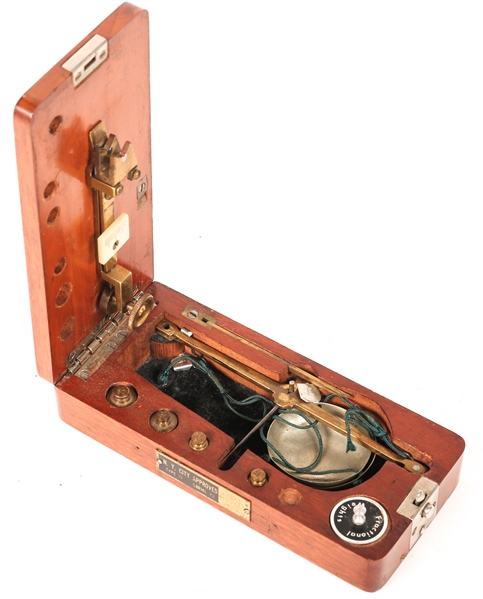 H. KOHLBUSCH POCKET SCALE SET IN WOODEN CASE