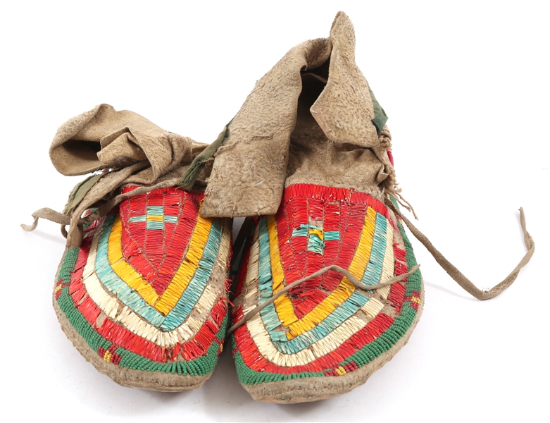 LATE 19TH C. NATIVE AMERICAN QUILLWORK MOCCASINS 