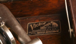 VICTOR TALKING MACHINE MODEL VV-VIII & WOOD CABINET