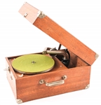 EARLY 20TH C. VICTOR VV-50 SUITCASE STYLE PHONOGRAPH