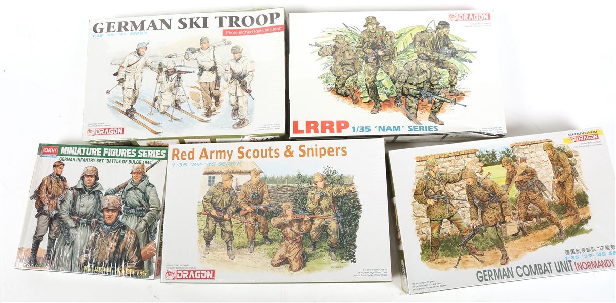 1/35TH SCALE MODEL MILITARY FIGURE LOT OF 5