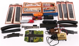 TYCO HO SCALE MODEL TRAIN CARS, TRACKS, & ACCESSORIES