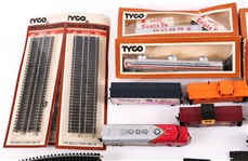 TYCO HO SCALE MODEL TRAIN CARS, TRACKS, & ACCESSORIES