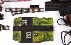 TYCO HO SCALE MODEL TRAIN CARS, TRACKS, & ACCESSORIES