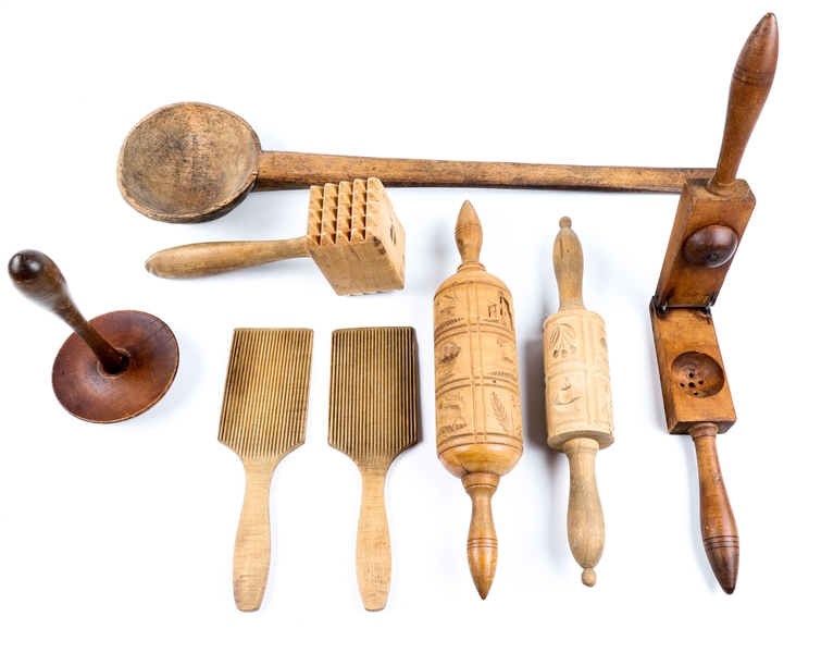 EARLY 20TH C. CARVED WOODEN KITCHEN & HOUSEHOLD TOOLS