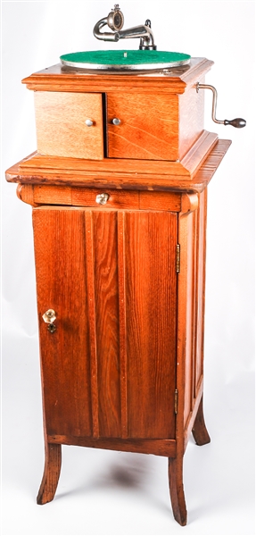 EARLY 20TH C. VICTOR VV-VI PHONOGRAPH WITH STAND