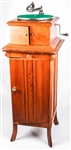EARLY 20TH C. VICTOR VV-VI PHONOGRAPH WITH STAND