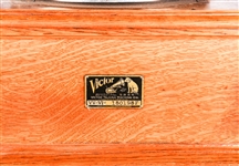 EARLY 20TH C. VICTOR VV-VI PHONOGRAPH WITH STAND