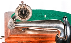 EARLY 20TH C. VICTOR VV-VI PHONOGRAPH WITH STAND