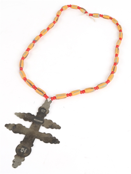 EARLY 20TH C. HUDSON BAY NATIVE AMERICAN MADE GORGET 