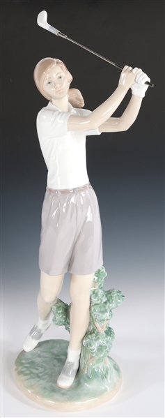 LLADRO PORCELAIN A PERFECT DRIVE #6689 FIGURINE