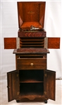 VICTOR TALKING MACHINE MODEL VV-VIII & WOOD CABINET